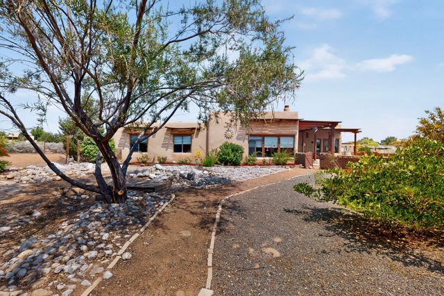 134 Tierra Encantada, Corrales, NM 87048
