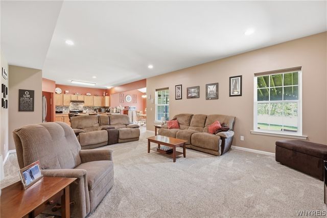 5067 Woodway Court, Hamburg, NY 14075