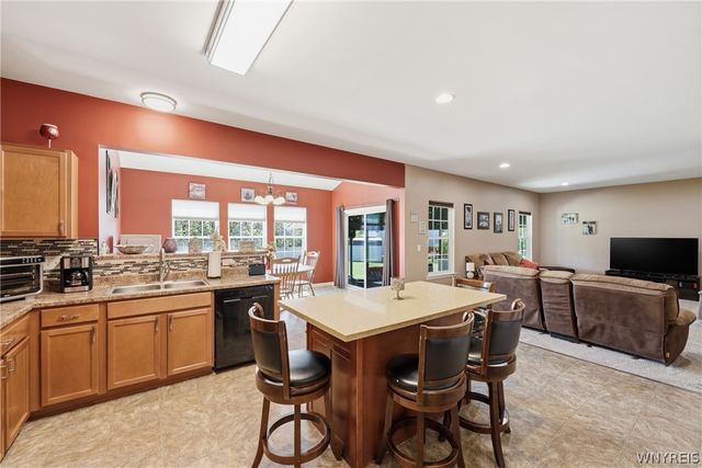 5067 Woodway Court, Hamburg, NY 14075
