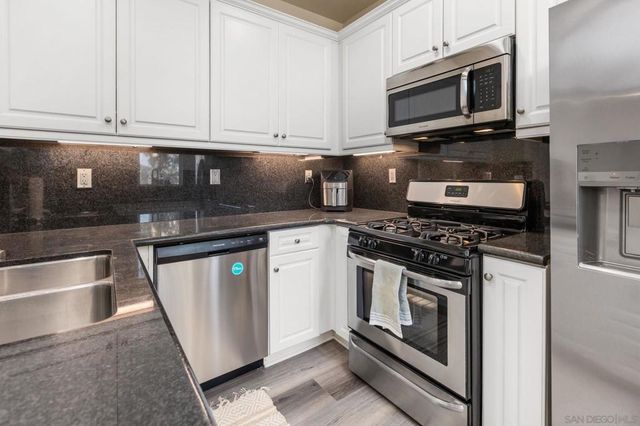 4103 Karst Rd, Carlsbad, CA 92010