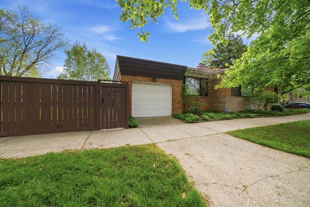 2456 W Farwell Avenue, Chicago, IL 60645