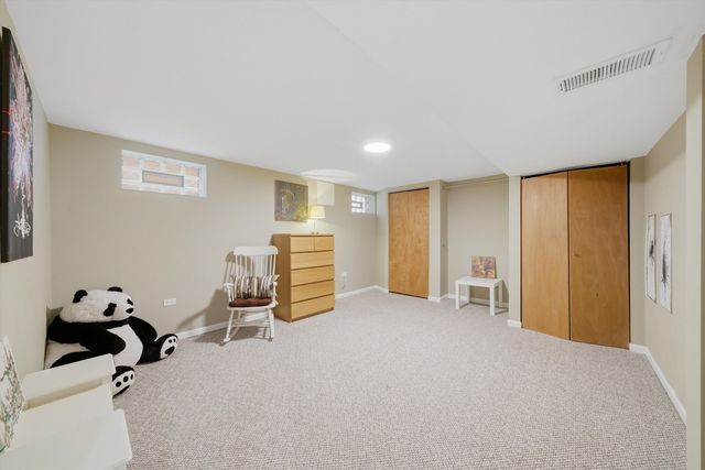 2456 W Farwell Avenue, Chicago, IL 60645
