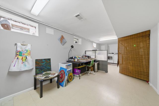 2456 W Farwell Avenue, Chicago, IL 60645