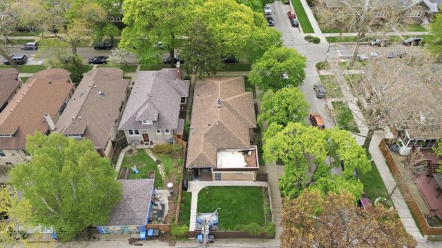 2456 W Farwell Avenue, Chicago, IL 60645