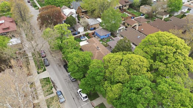 2456 W Farwell Avenue, Chicago, IL 60645