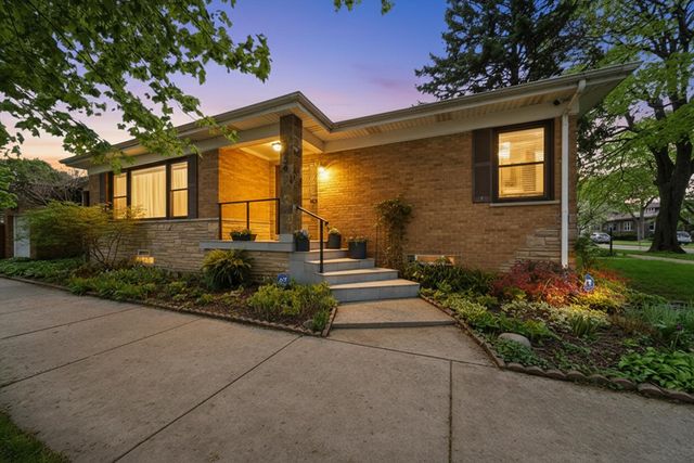 2456 W Farwell Avenue, Chicago, IL 60645