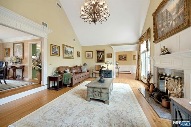 2 Crocker Mansion Drive, Mahwah, NJ 07430