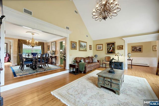 2 Crocker Mansion Drive, Mahwah, NJ 07430