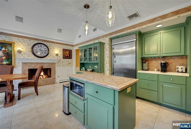 2 Crocker Mansion Drive, Mahwah, NJ 07430