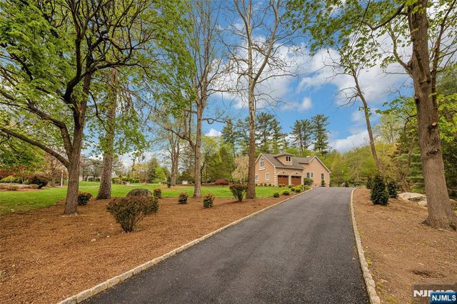 2 Crocker Mansion Drive, Mahwah, NJ 07430