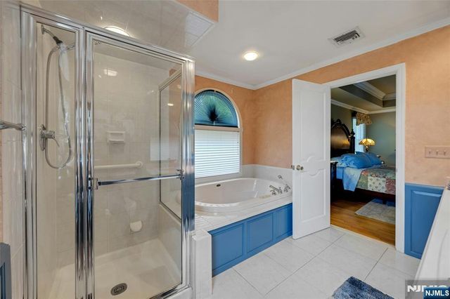 2 Crocker Mansion Drive, Mahwah, NJ 07430