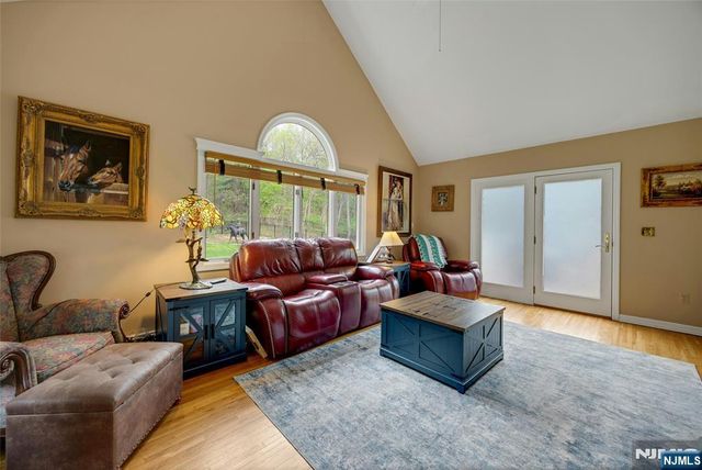 2 Crocker Mansion Drive, Mahwah, NJ 07430