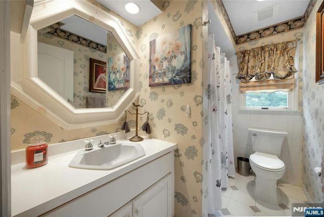 2 Crocker Mansion Drive, Mahwah, NJ 07430