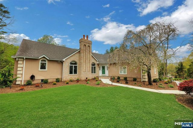 2 Crocker Mansion Drive, Mahwah, NJ 07430