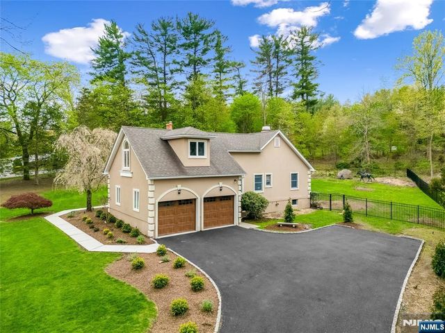 2 Crocker Mansion Drive, Mahwah, NJ 07430