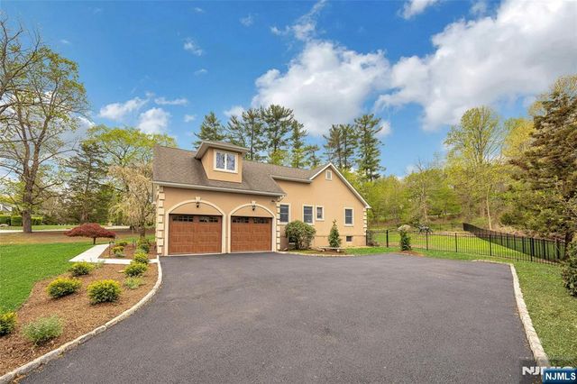 2 Crocker Mansion Drive, Mahwah, NJ 07430