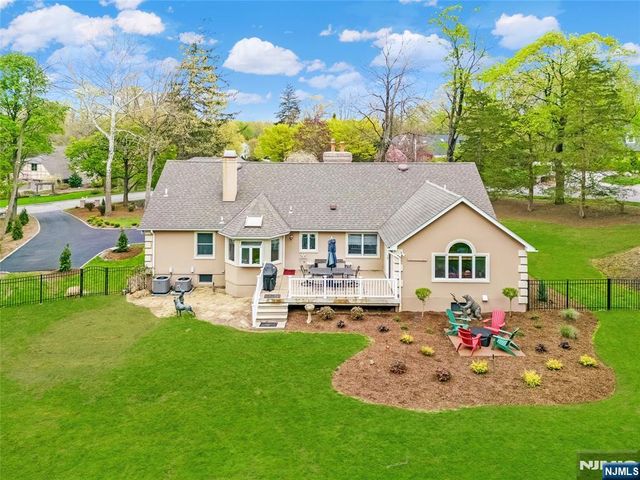 2 Crocker Mansion Drive, Mahwah, NJ 07430