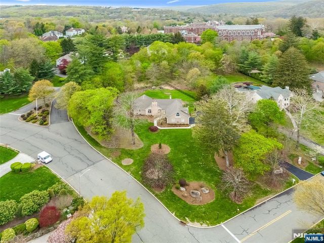 2 Crocker Mansion Drive, Mahwah, NJ 07430