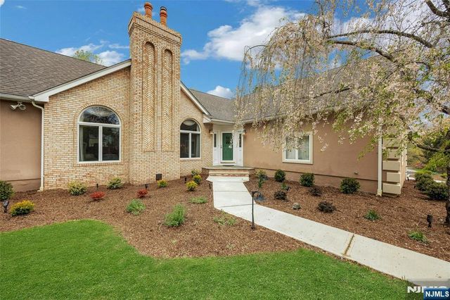 2 Crocker Mansion Drive, Mahwah, NJ 07430