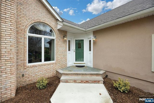 2 Crocker Mansion Drive, Mahwah, NJ 07430