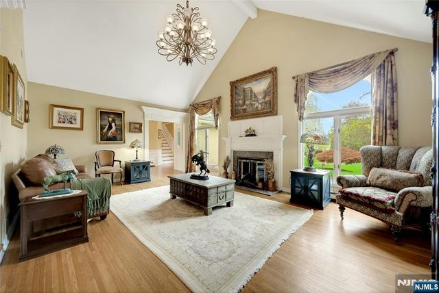 2 Crocker Mansion Drive, Mahwah, NJ 07430