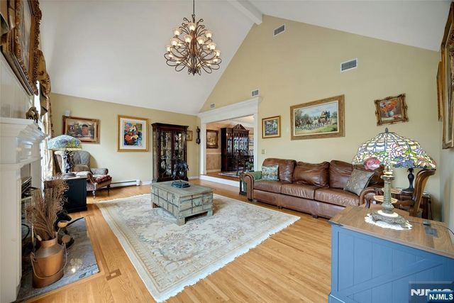 2 Crocker Mansion Drive, Mahwah, NJ 07430