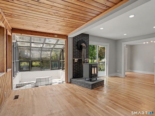 283 Derby Avenue, Orange, CT 06477