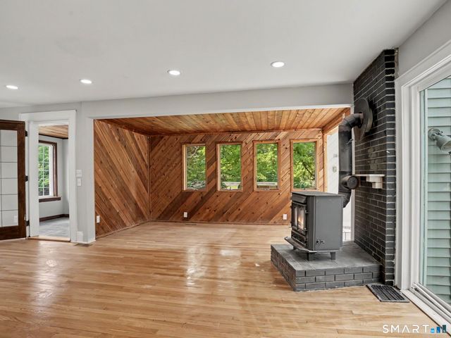 283 Derby Avenue, Orange, CT 06477