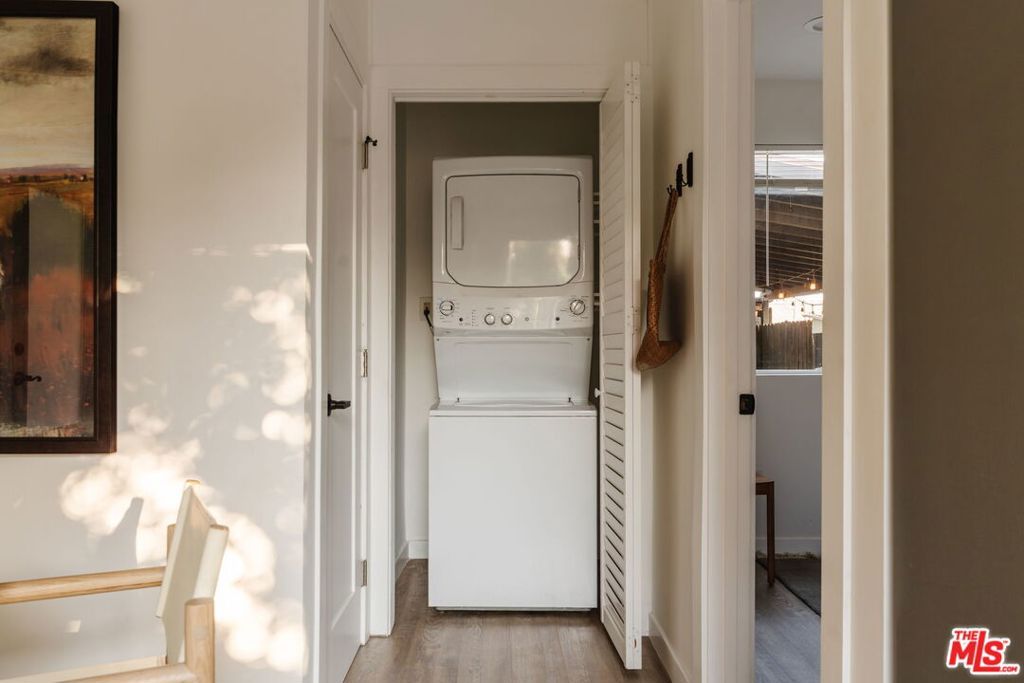 Image 26 of property listing at 2826 Macon Street, Los Angeles, CA 90065