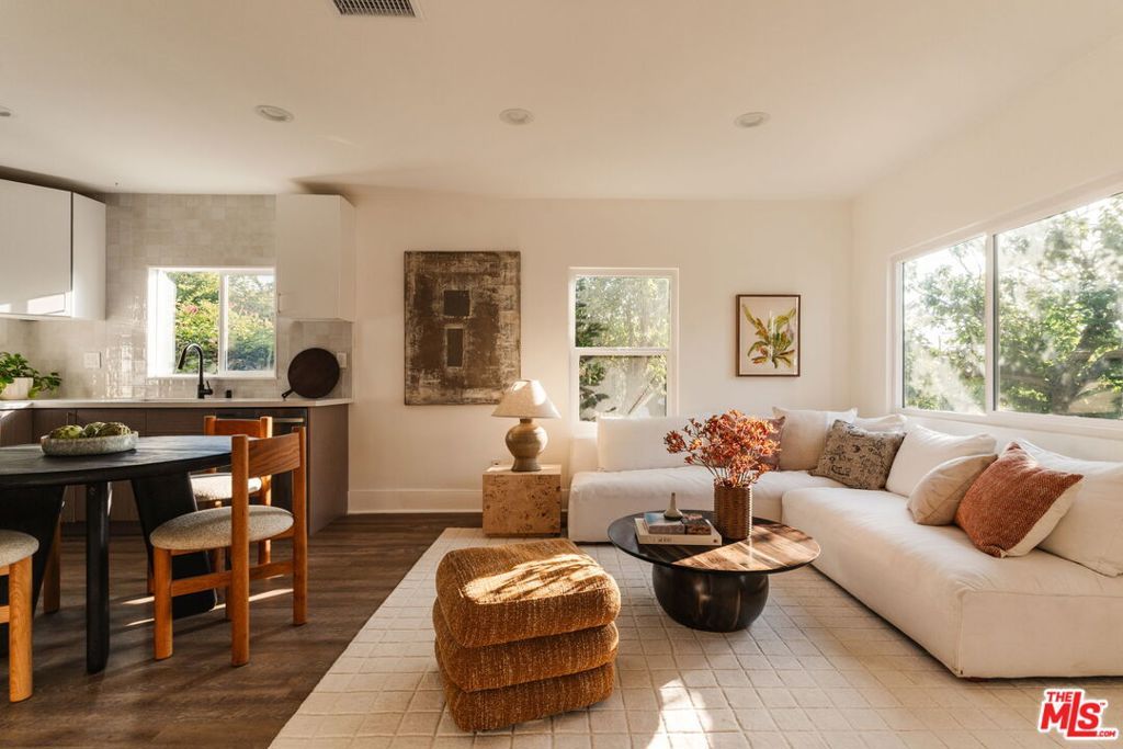 Image 6 of property listing at 2826 Macon Street, Los Angeles, CA 90065