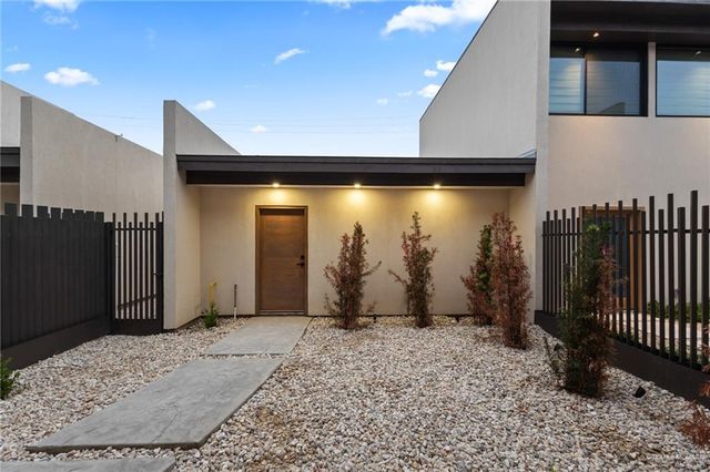 1408 S 7th Avenue, Edinburg, TX 78539