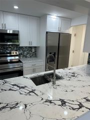 5280 NW 7th St 306, Miami, FL 33126