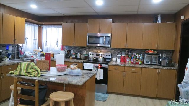 500 S 9th Street, Wood River, IL 62095