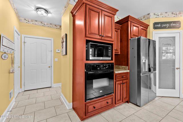 289 Windsor Dr, Taylorsville, KY 40071