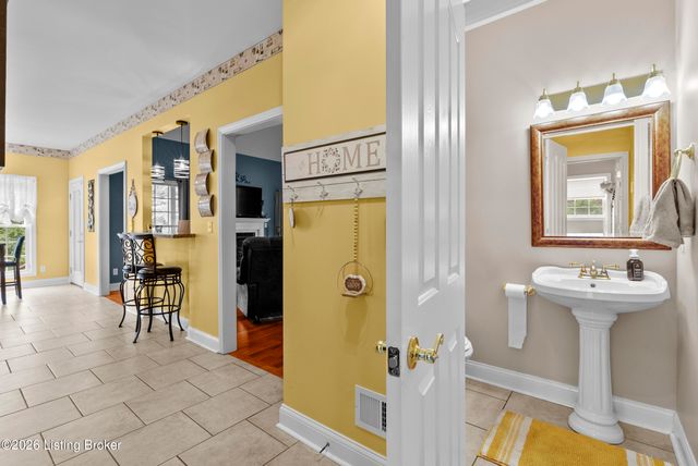 289 Windsor Dr, Taylorsville, KY 40071