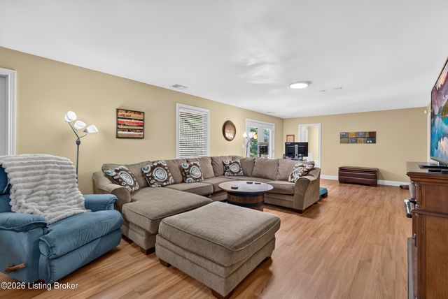 289 Windsor Dr, Taylorsville, KY 40071