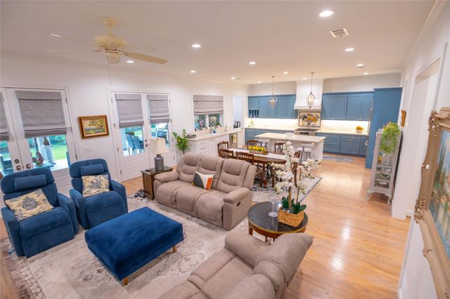 10614 Moonlight Drive, Houston, TX 77096