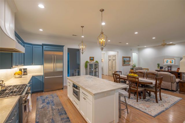 10614 Moonlight Drive, Houston, TX 77096