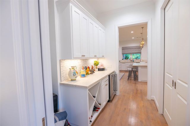 10614 Moonlight Drive, Houston, TX 77096