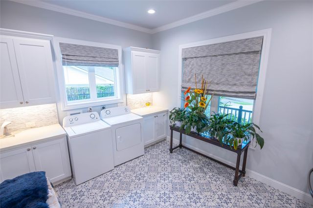 10614 Moonlight Drive, Houston, TX 77096