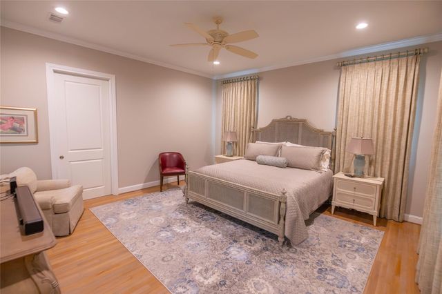 10614 Moonlight Drive, Houston, TX 77096