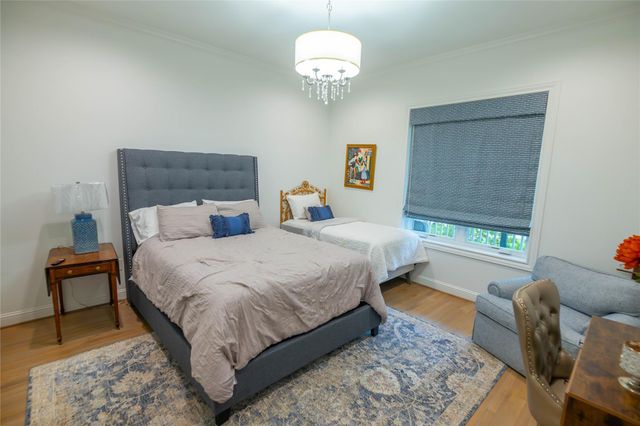 10614 Moonlight Drive, Houston, TX 77096