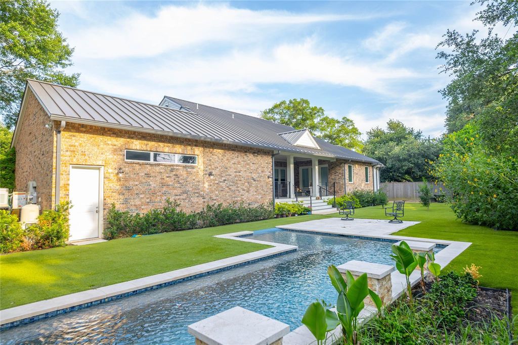 10614 Moonlight Drive, Houston, TX 77096