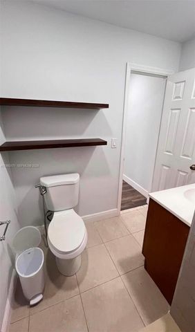 13030 SW 84th St B, Miami, FL 33183