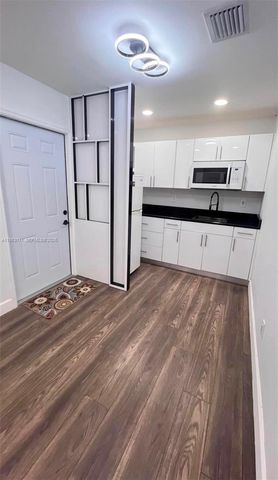 13030 SW 84th St B, Miami, FL 33183