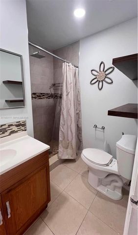 13030 SW 84th St B, Miami, FL 33183