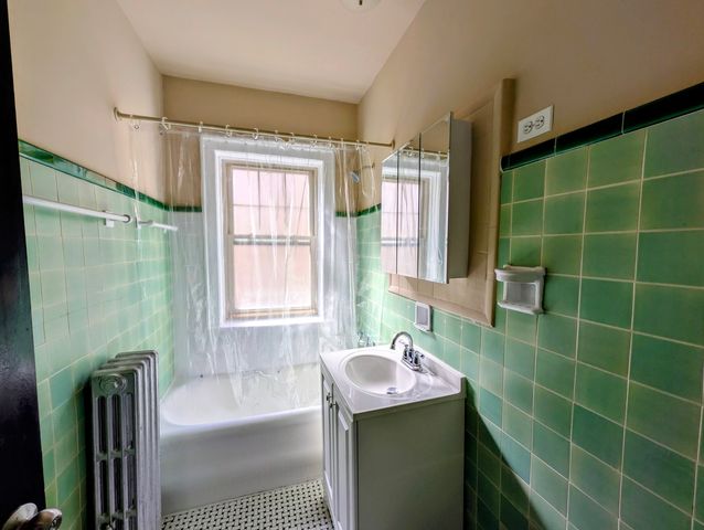 6711 N Greenview Avenue 2H, Chicago, IL 60626
