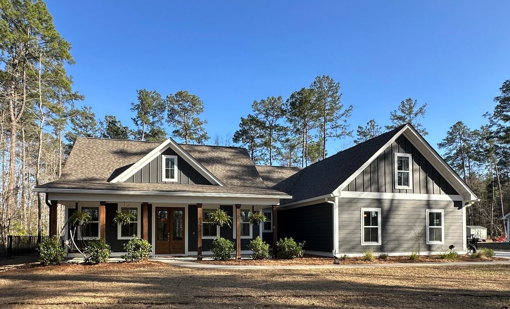 Image 2 of property listing at 424 Myers Mayo Road, Ridgeville, SC 29472