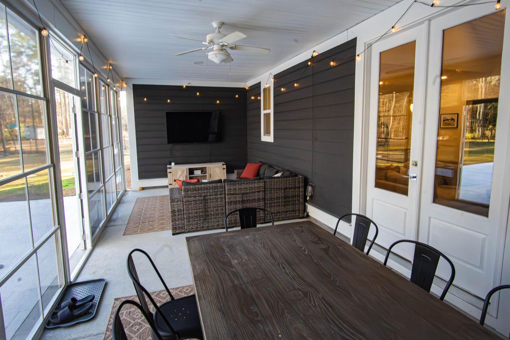 Image 32 of property listing at 424 Myers Mayo Road, Ridgeville, SC 29472