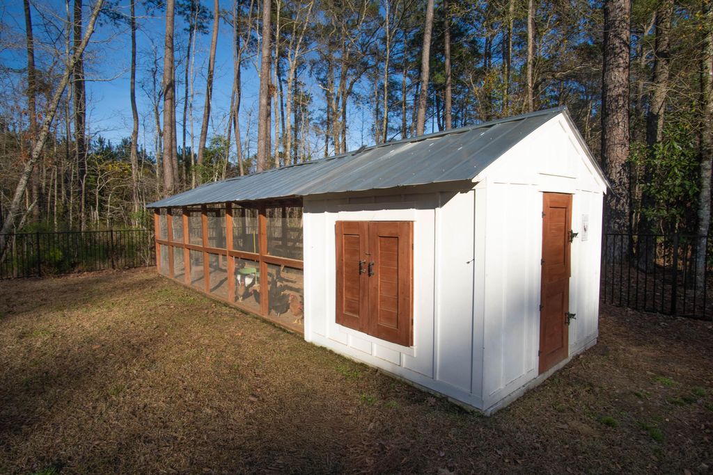 Image 36 of property listing at 424 Myers Mayo Road, Ridgeville, SC 29472